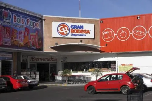 Hombres armados asaltan La Gran Bodega sucursal Volcanes