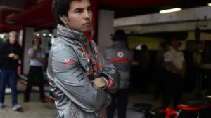 “Checo” Pérez sería relevado de McLaren debido a pésima temporada