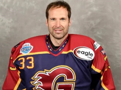 Petr Cech ahora será portero de hockey