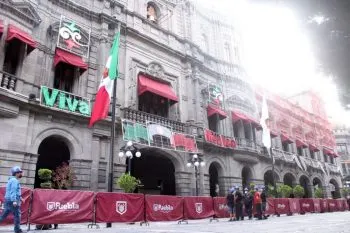 Analiza Ayuntamiento de Puebla venta de antojitos en el Centro para 15 y 16 de septiembre