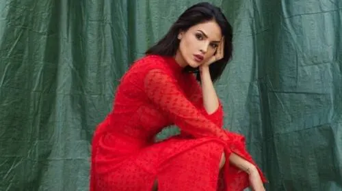 Eiza González presume su bikini más ajustado en Hawaii (FOTOS)