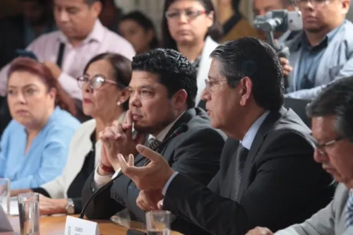 Admite Higuera Bernal insuficiencia de personal en FGE
