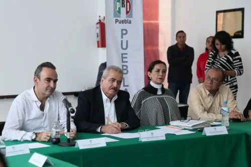 Reciben priistas poblanos a José Olvera, nuevo delegado del CEN