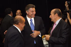 Gali propone estacionamientos para reactivar primer cuadro de Puebla
