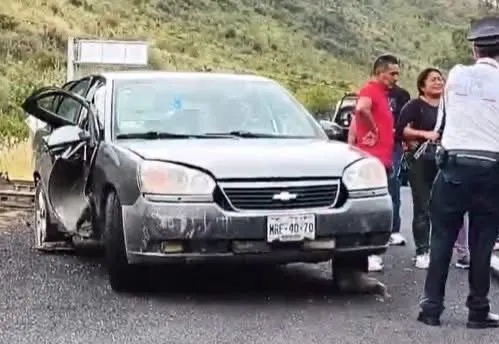 Muere mujer y dos personas resultan heridas tras accidente en la autopista Siglo XXI