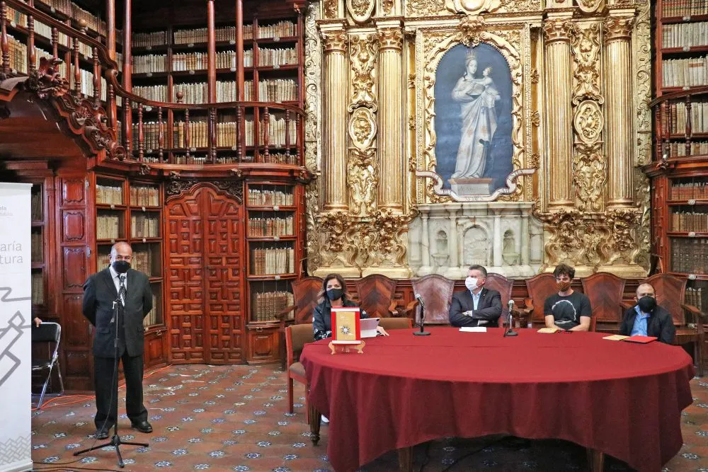 Presentan Cultura y Embajada Suiza libro de poesía “El sol y las cosas”