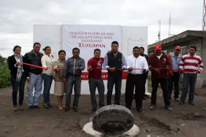 Néstor Camarillo entrega alcantarillado para Tuzuapan, Quecholac