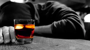 El abuso de alcohol desconecta de la realidad