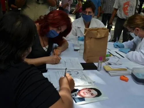 Toman muestra de ADN a familiares de desaparecidos en 11 ciudades
