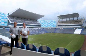 Moreno Valle supervisa avance de obra del estadio de futbol