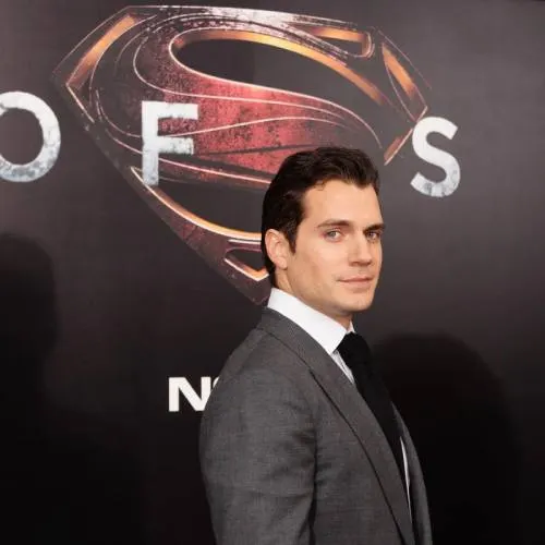 Muere Henry Cavill… en Wikipedia