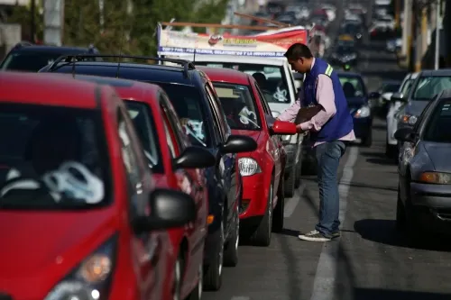 Abarrotados los Centros de Verificación Vehicular para no pagar multa