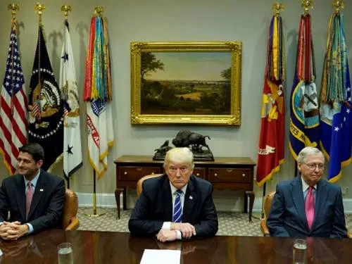 Echa Trump “bolita” migratoria al Congreso