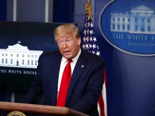 Trump dice que no dará a la prensa ‘el placer’ de verlo con cubrebocas