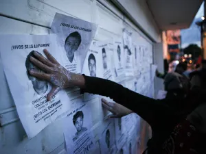 Papa se solidariza con mexicanos por desaparición de normalistas
