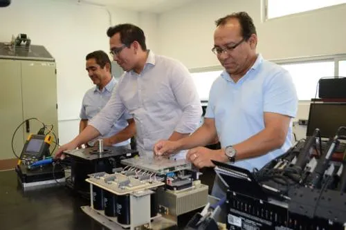 Investigadores de la FCE desarrollan sistemas eficientes para el funcionamiento de autos eléctricos