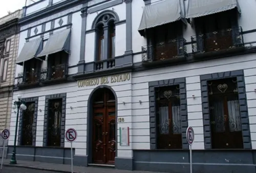 El Acosador que Trabaja en el Congreso
