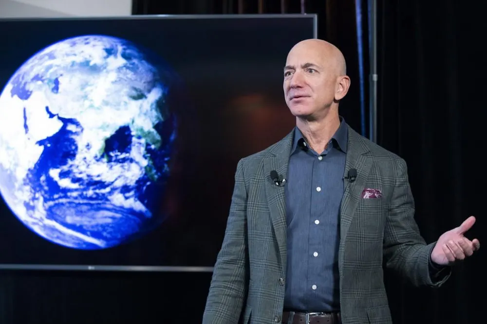 Jeff Bezos ofrece a la NASA 2 mmdd a cambio de un contrato para el regreso a la Luna