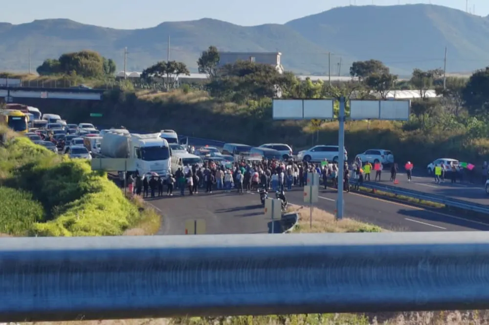 Bloqueo autopista Puebla-Atlixco