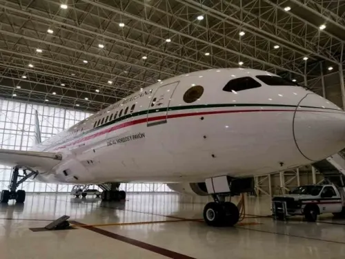 Equipo compacto al cuidado del Avión Presidencial