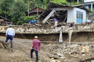 Más de 2 mil alumnos, sin escuelas por daños severos tras Earl: SEP