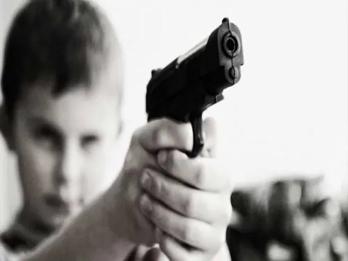 Incautan pistola a niño de 6 años en escuela de Estados Unidos
