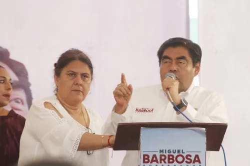 Promete Barbosa eliminar corrupción en programa de entrega de uniformes y zapatos escolares