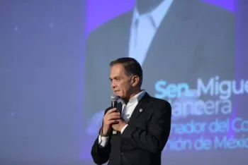 Mancera sigue en campaña, organiza debate en el Tec de Monterrey Puebla