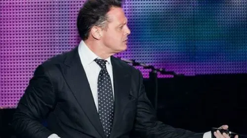 Abuchean a Luis Miguel en su último concierto en el Auditorio Nacional
