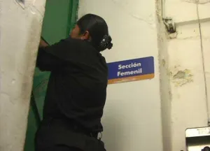 Implementan operativo de revisión en CERESO de Atlixco