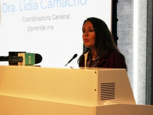 Capacitan a maestros en uso adecuado de Internet para niños