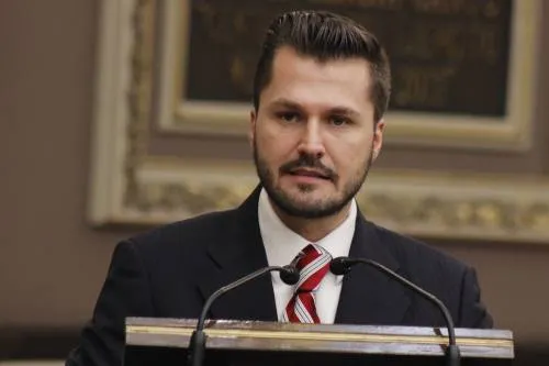 Natale mantiene su esperanza de alcanzar una candidatura