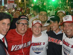 Venados arman la fiesta en el Carnaval de Mazatlán