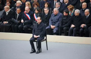 Hollande encabeza homenaje a víctimas de atentados en París