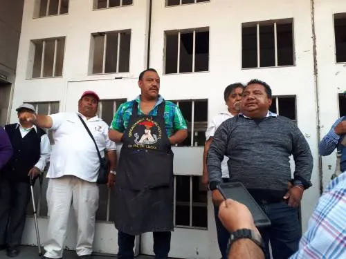 Empleados de la Segom roban y agreden a comerciantes informales: Antorcha