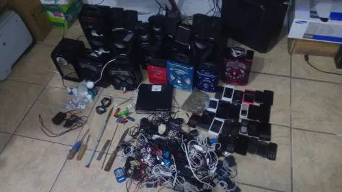 Decomisan dinero, navajas y equipos telefónicos en operativo al cereso de Huejotzingo