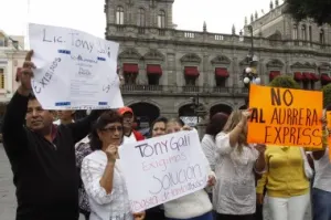 Habitantes de Amalucan, en contra de edificación de tienda de autoservicio