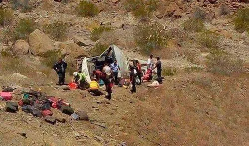 Accidente deja un muerto y 42 estudiantes de Tijuana heridos en la “Cuesta del Infierno”