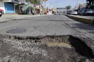 COE exige a las autoridades apresurar labores de bacheo