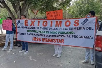 Eventuales del Hospital para el Niño Poblano cierran bulevar y exigen basificación