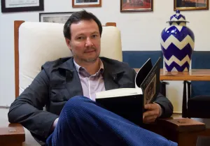 Presidente del Concytep gana premio de poesía J. Xirau Icaza