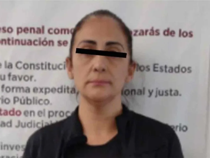 Difunden ficha de Azalia Ojeda, ‘La Negra’, detenida con cheque robado