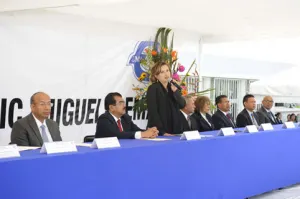 Encabeza presidenta del DIF de San Pedro graduación del CELMA