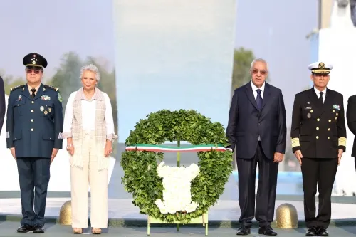 Olga Sánchez asiste a la ceremonia de Colocación de ofrenda floral