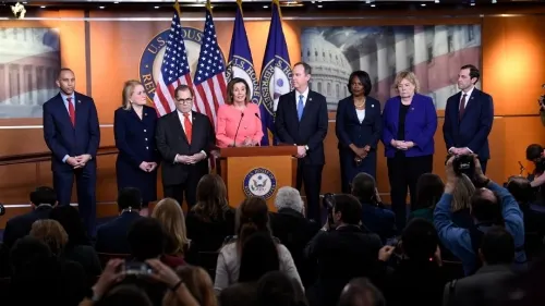 Pelosi nombra a fiscales para presentar ‘impeachment’ contra Trump en el Senado