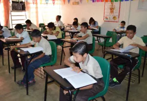 Firman acuerdo para evitar cobros abusivos en escuelas particulares