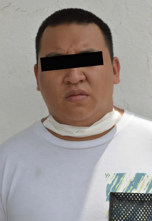 En el barrio de Analco, detuvo policía municipal a hombre en posesión de envoltorios con posible droga