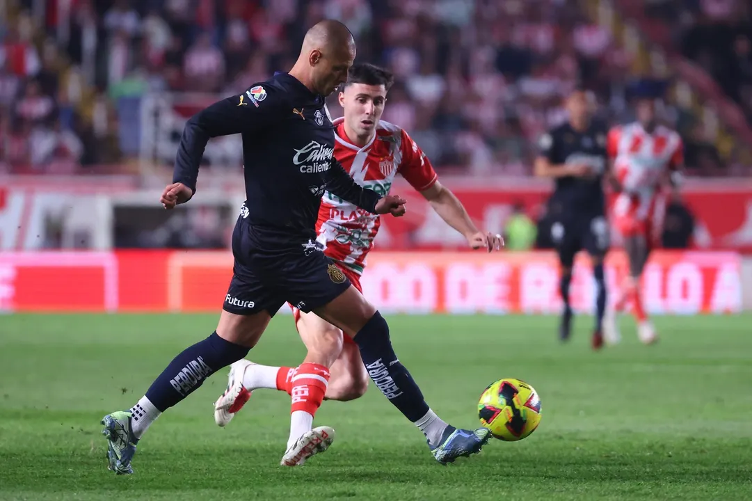 Necaxa remonta y vence a Chivas con un eléctrico 3-2