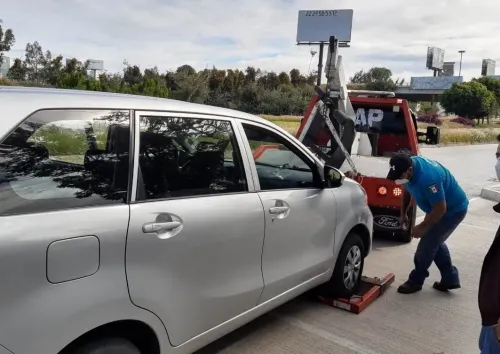 Operativo en Vía Atlixcáyotl, deja tres unidades irregulares detenidas