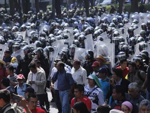 Desalojan maestros de Reforma; confirman saldo blanco